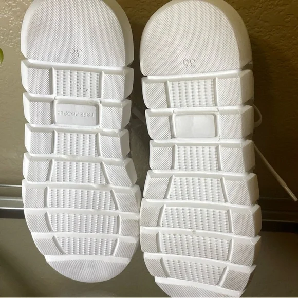 Free people crochet sneakers - Picture 3 of 4